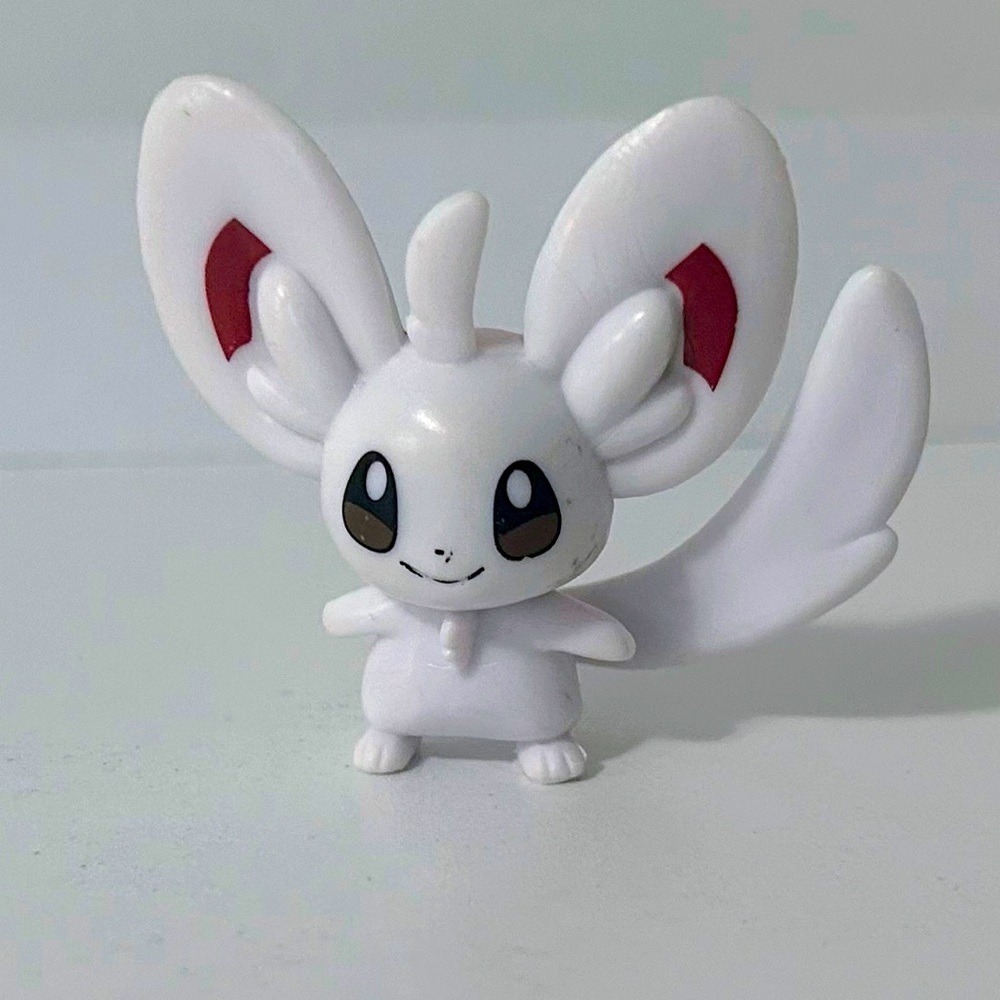 Minccino Pokemon Mini Figurine 2” Collectible